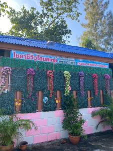 Φωτογραφία από το άλμπουμ του ไชยาซีวิวโฮมสเตย์ (Chaiya Seaview Homestay) σε Ban Laem Sui