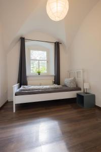 a bedroom with a bed with a window at Gewölbe aus dem Jahr 1806 genau zw L und DD in Mügeln