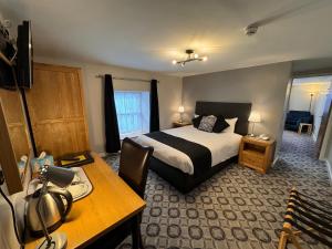 Postel nebo postele na pokoji v ubytování Spilman Hotel