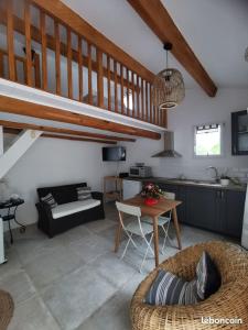 Μια τηλεόραση ή/και κέντρο ψυχαγωγίας στο La Baraquette Cévenole