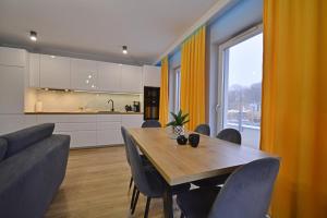 Küche/Küchenzeile in der Unterkunft Sun Towers - Apartamenty Bryza - Apartamenty z parkingiem