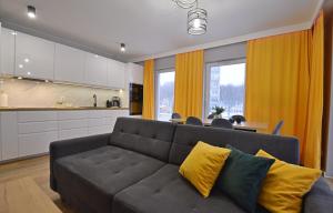 Küche/Küchenzeile in der Unterkunft Sun Towers - Apartamenty Bryza - Apartamenty z parkingiem