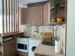 Kuchyň nebo kuchyňský kout v ubytování Chic&Cozy Apartment in Nessebar + 8 fotografií