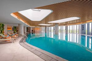 Bazén v ubytování A La Carte Ha Long Bay Managed by Anstay nebo v jeho okolí