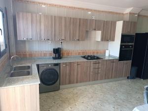 a kitchen with a washing machine and a sink at Bel Horizon mosta in Mostaganem