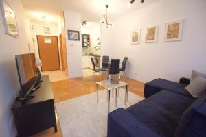 TV a/nebo společenská místnost v ubytování Apartman Gajeva