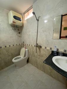 Un baño de KHÁCH SẠN ANH ĐÀO LẠNG SƠN