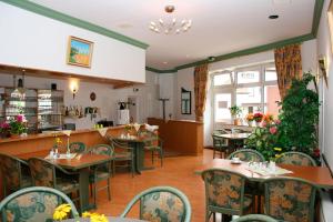 a dining room with tables and chairs and a restaurant at Hotel Stadt Reinfeld in Reinfeld