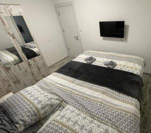 Postel nebo postele na pokoji v ubytování Leona B-1 apartman Živojinović