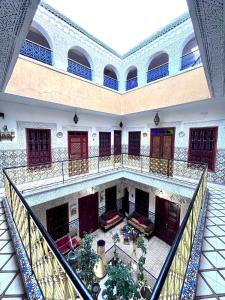 une vue de dessus du therium d'un bâtiment dans l'établissement RIAD TENDANCE IN MARRAKECH, à Marrakech