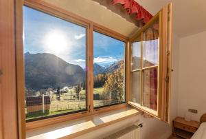A general mountain view or a mountain view taken from Az apartmant