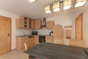 A kitchen or kitchenette at Haus Diamant by Schladming-Appartements