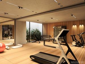 une salle de sport avec un tapis de course et d'autres équipements d'exercice dans l'établissement Capitolo Riviera, à Gênes