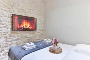 En eller flere senge i et værelse på Cozy apartment - 1BR 4P - Grenelle Eiffel tower