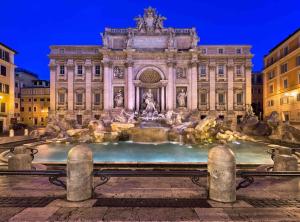 a building with a fountain in front of it at Pantheon appartamento cestari in Rome