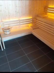 a small sauna with a bucket in the middle of it at Charmante maison in Vitry-le-François