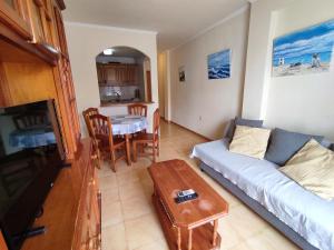 Posedenie v ubytovaní Apartamento cómodo a 300 metros de la playa
