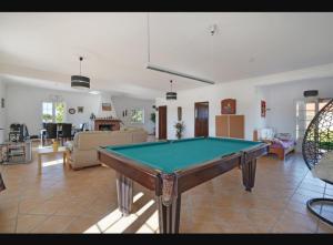 a living room with a pool table in it at O Cantinho dos Vieiras in Grândola