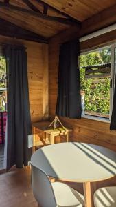 a room with a table and a chair and a window at Mostrotel - Tu Hotel en el Delta in Tigre