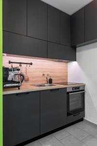 A kitchen or kitchenette at DevIn Coworking & Coliving