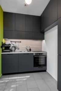 A kitchen or kitchenette at DevIn Coworking & Coliving