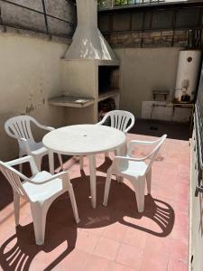 a white table and four chairs in a kitchen at Casa Rufino Ortega in Mendoza