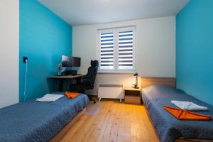 A bed or beds in a room at DevIn Coworking & Coliving