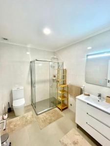 Kylpyhuone majoituspaikassa LouriVillage