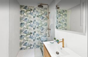 a bathroom with a sink and a shower at La Créola New! Grand Case - vue mer - appart 4p - King size in Grand Case +22 photos