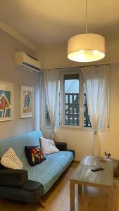 Ένα ή περισσότερα κρεβάτια σε δωμάτιο στο Cozy apartment ideally located city center and Megaron Moussikis metro station