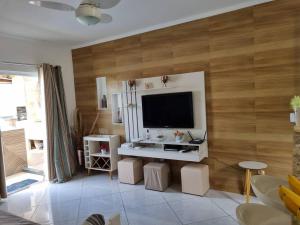 TV a/nebo společenská místnost v ubytování Casa em Búzios c/ piscina e churrasqueira próx praia/centro