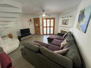 Televisyen dan/atau pusat hiburan di Contemporary House in Cabo Roig