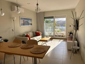 A seating area at The New Suite Agaete & Parking