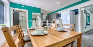 a dining room with a wooden table and chairs at Modern Flat near City Centre - 8 Guests, 2 Baths in Cardiff