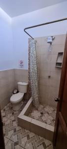 Phòng tắm tại Hospedaje Naomi
