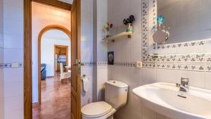A bathroom at Villa Son Fanals