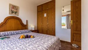 A bed or beds in a room at Villa Son Fanals