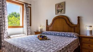 A bed or beds in a room at Villa Son Fanals