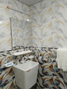 Ένα μπάνιο στο Travel lodge clifton