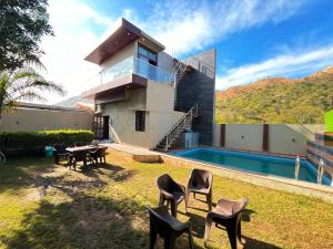 Peldbaseins naktsmītnē GoBravo 2BR. Luxury Villa with Pvt Pool, Udaipur vai tās tuvumā