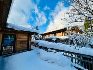 Almdorf im Winkl - Blockhüttendorf in Gröbming durante l'inverno