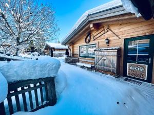 Almdorf im Winkl - Blockhüttendorf in Gröbming durante l'inverno