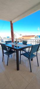 a table and chairs sitting on top of a roof at Sol y Mar II in Guardamar del Segura