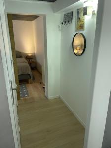 Katil atau katil-katil dalam bilik di Bel appartement cosy centre Veules-Les-Roses Parking privé WIFi