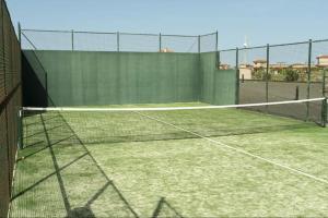 a tennis net on a tennis court at Charming Casa in Majanicho in Lajares