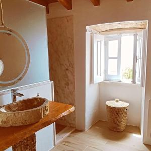 a bathroom with a sink and a window at A Casa do Castelo in Estremoz