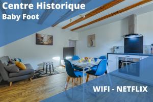 a living room with a table and chairs and a kitchen at La Ballerine - Baby foot - Centre historique in Romans-sur-Isère