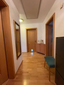 a room with a hallway with a table and a chair at Bungalow in ruhiger Lage in Dietachdorf