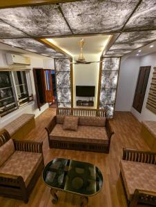 Grand Villa Houseboat的休息区