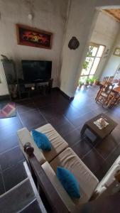 a living room with a couch and a tv at La Residencial in Humahuaca